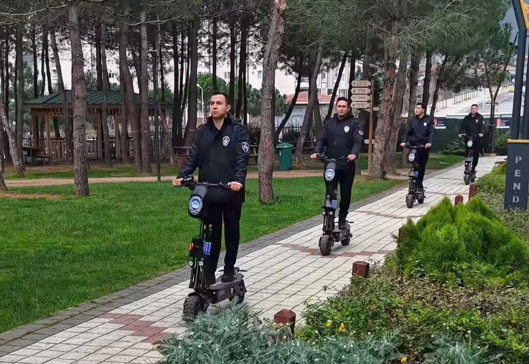 Scooterli Zabıta Timi Görevde