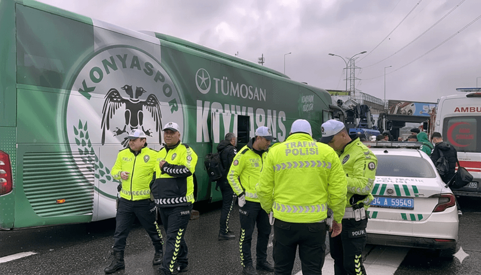 Konyaspor Otobüsü Kurtköy’de Kaza Yaptı